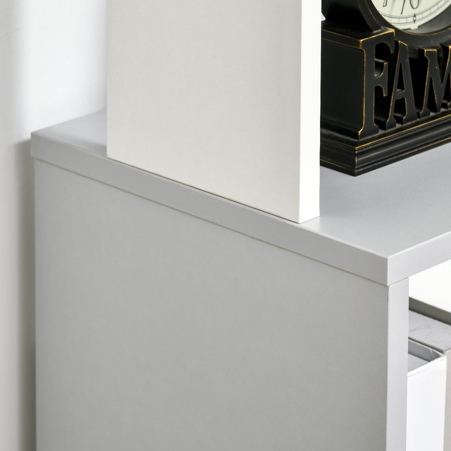 HOMCOM bookshelf close-up showing a shelf and smooth white panel