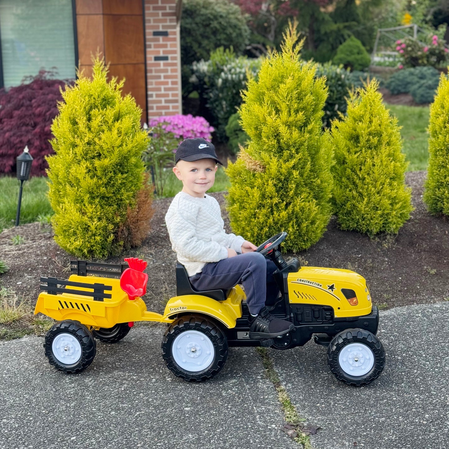 HOMCOM Kids Ride on Tractor with Back Trailer, Shovel & Rake, Horn, Four Wheels Tractor Toy for Child Toddler