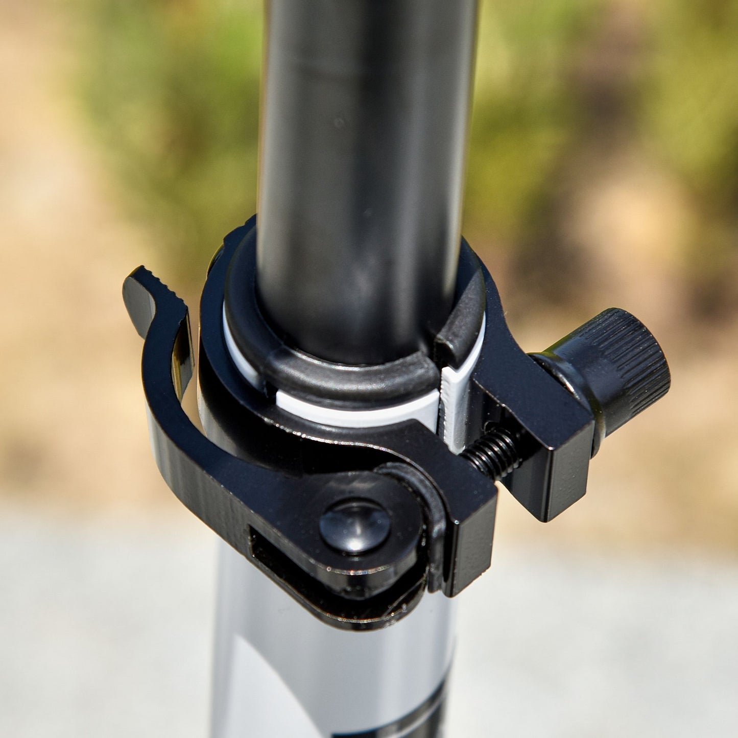 HOMCOM scooter handlebar clamp with black quick-release locking lever