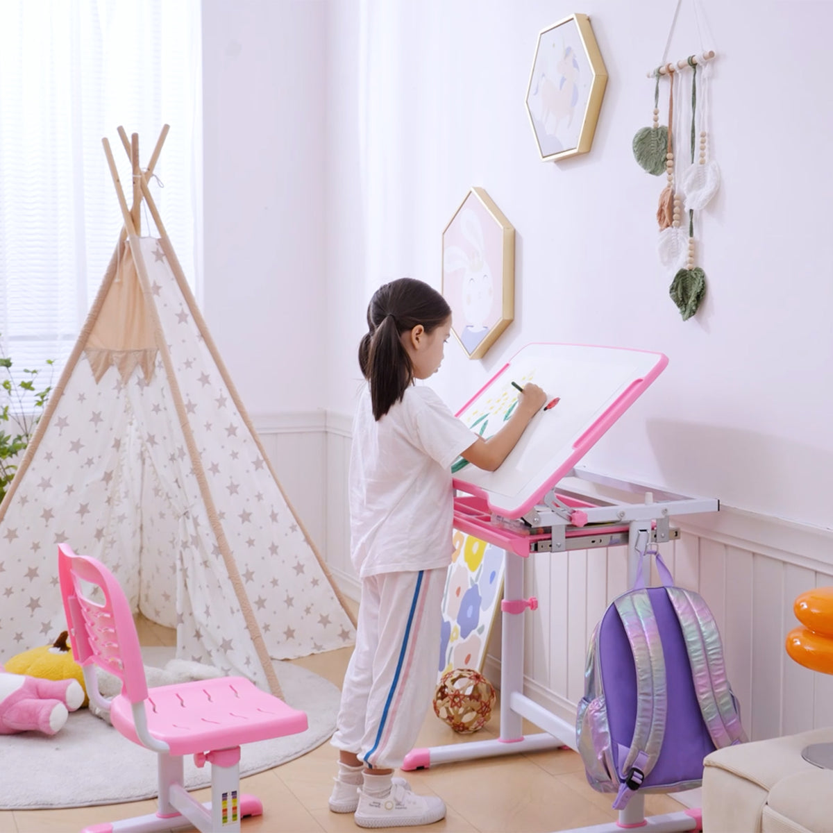 HOMCOM Kids Desk and Chair Set, Student Adjustable Writing Desk, with Drawer, Pen Slot, Hook - Pink