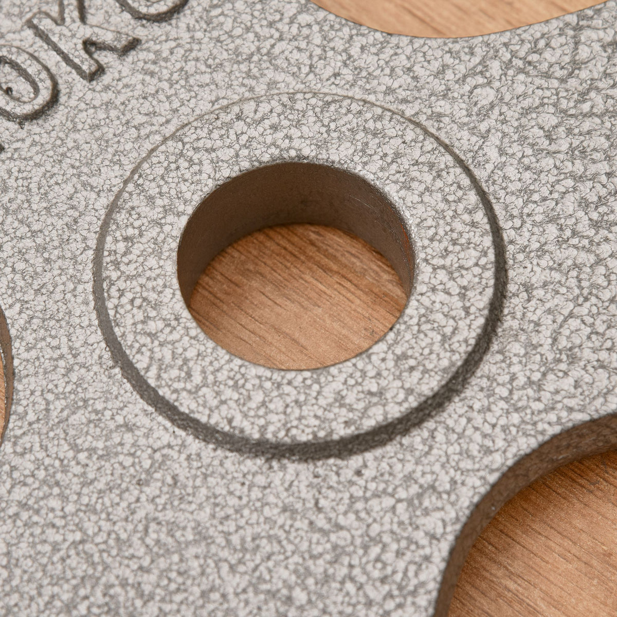 HOMCOM weight plate close-up showing its center mounting hole