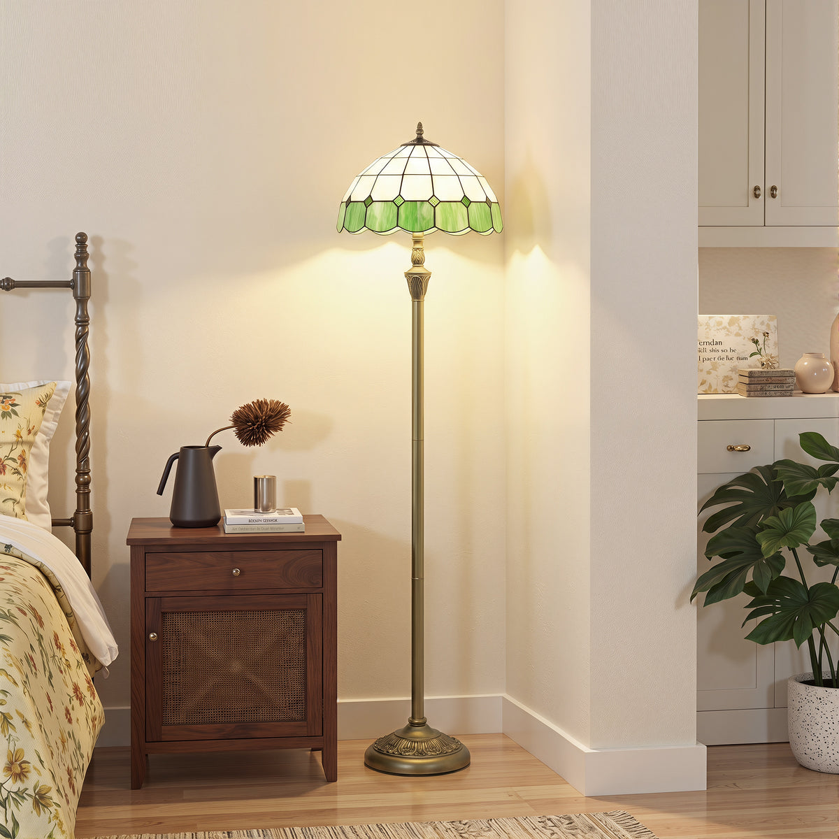 HOMCOM Tiffany-Style Floor Lamp with Handcrafted Stained Glass Shade, 152cm Tall Vintage Standing Lamp, Bronze Tone and Green