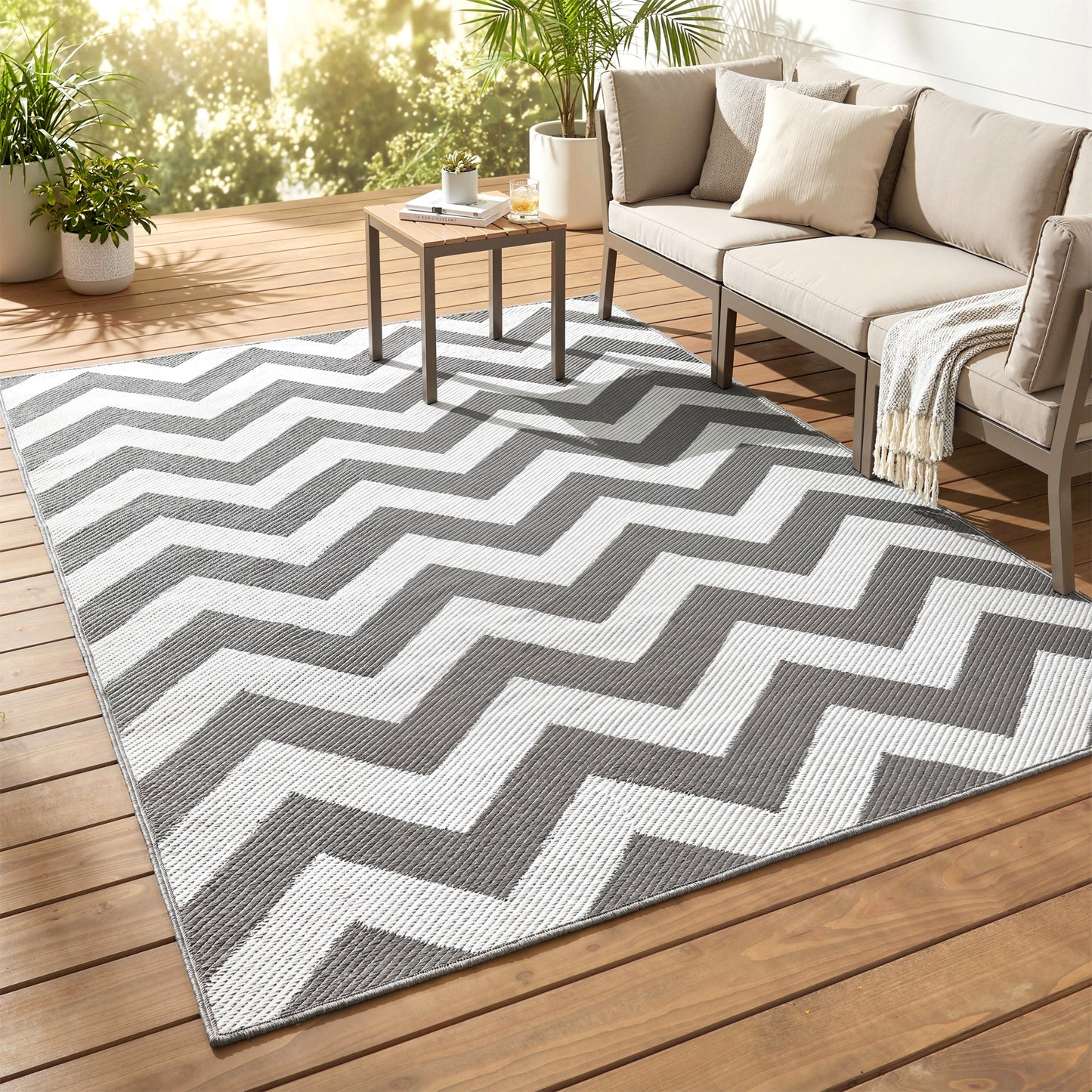 Outsunny 121 x 182 cm(4x6ft) Outdoor Rug Reversible Mat Plastic Straw Rug Portable RV Camping Mat for Garden Deck Picnic Indoor, Light Grey & White