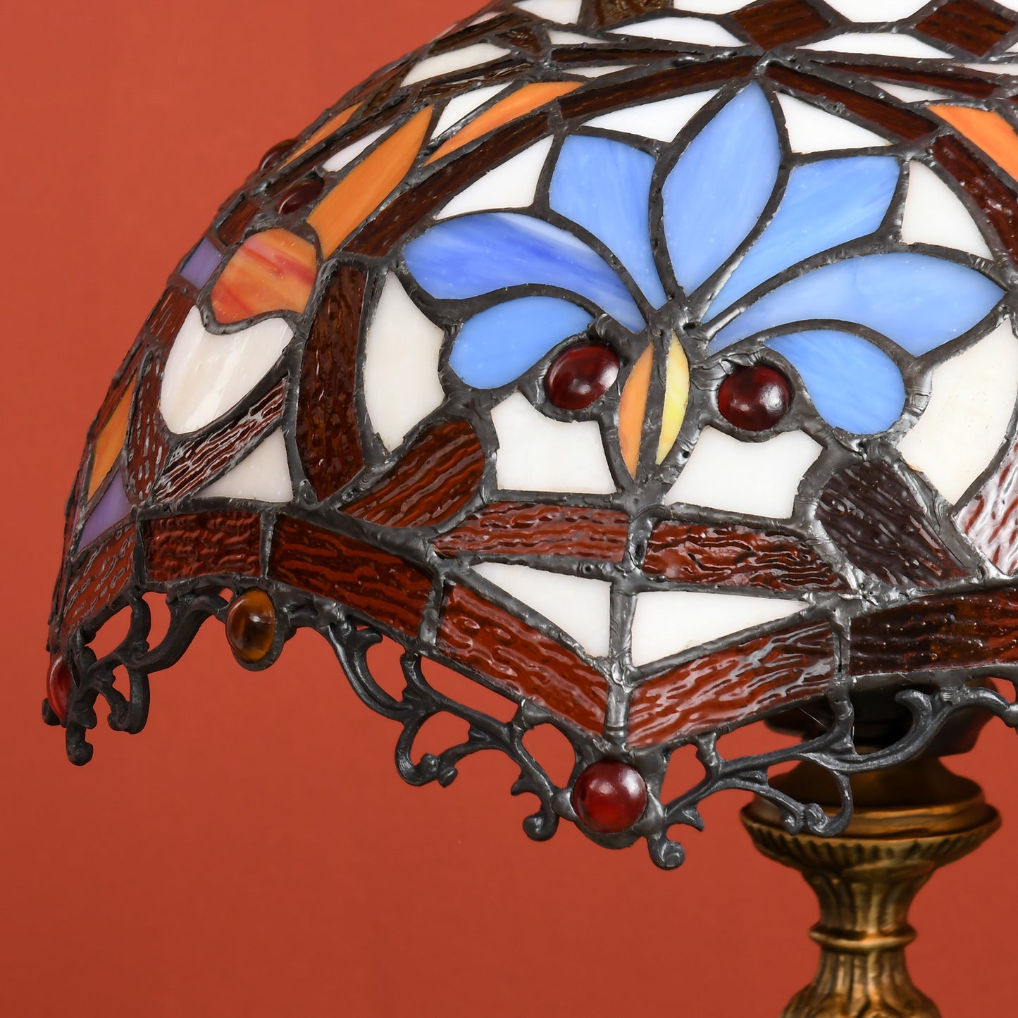 HOMCOM Tiffany Lamp, Stained Glass Table Lamp, Handcrafted Artisan Collectible, Suitable for Living Room and Bedside, Multi-Coloured, Ф25 x 45Hcm, Zinc Alloy.