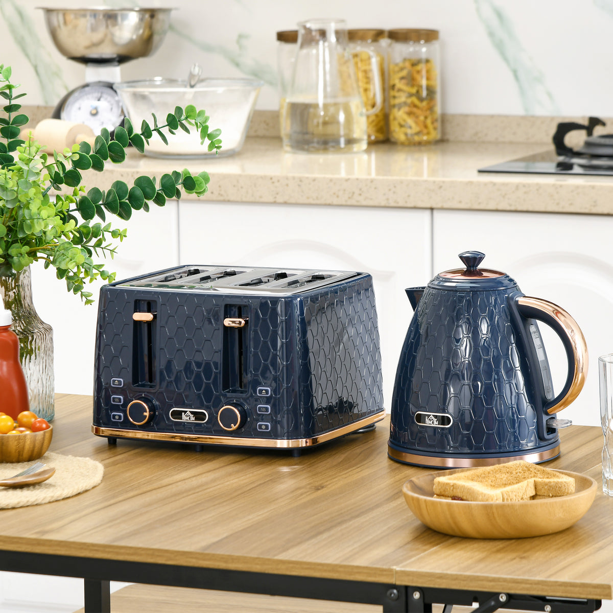 HOMCOM Kettle and Toaster Set, 1.7L 3000W Fast Boil Jug Kettle with Auto Shut Off, 4 Slice Toaster with 7 Level Browning Controls & Crumb Tray, UK Otter Thermostat, Blue