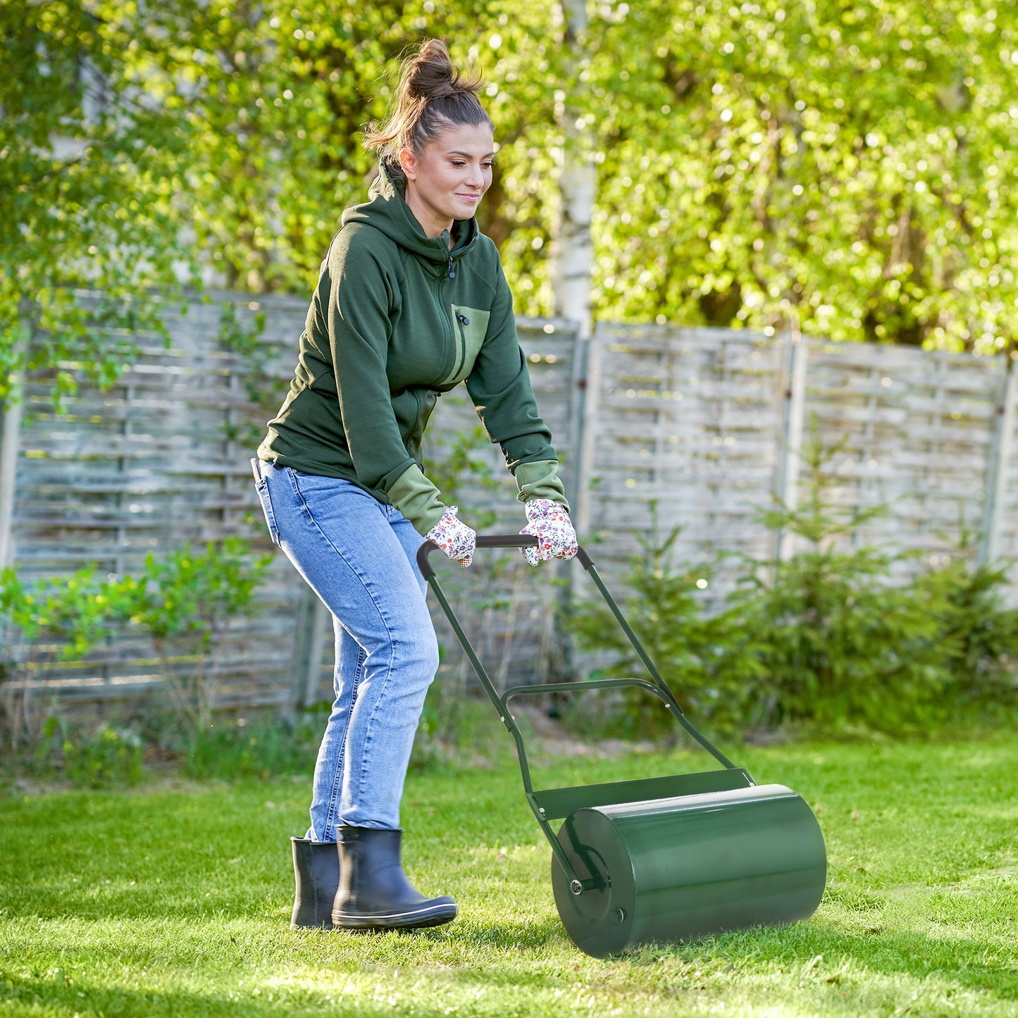 Outsunny 40L Garden Lawn Roller, Water Sand Filled Outdoor Grass Roller, Φ32cm Heavy Duty Metal Lawn Push Rolling Tool for Grass Seeding, Soil Levelling, Green
