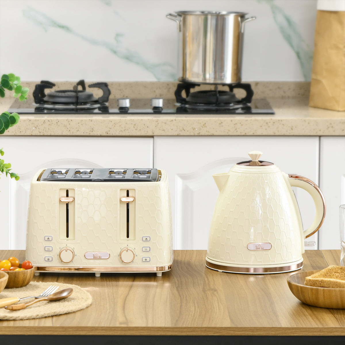 HOMCOM Kettle and Toaster Set, 1.7L 3000W Fast Boil Jug Kettle, 4 Slice Toaster with 7 Level Browning Controls, Beige