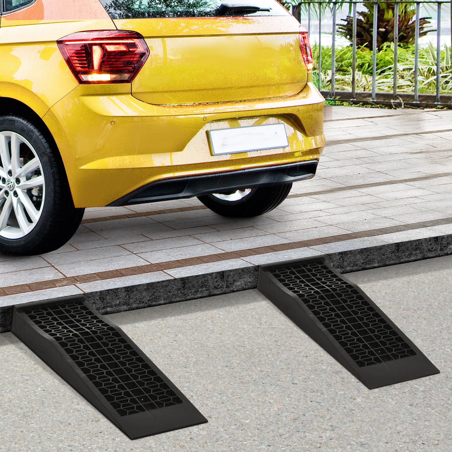 HOMCOM 2PCS Car Ramps, 3 Ton Low Entrance Plastic Curb Ramps with Anti-Slip Surface, Car Lift for Garage Workshop Cars SUVs Small Vans