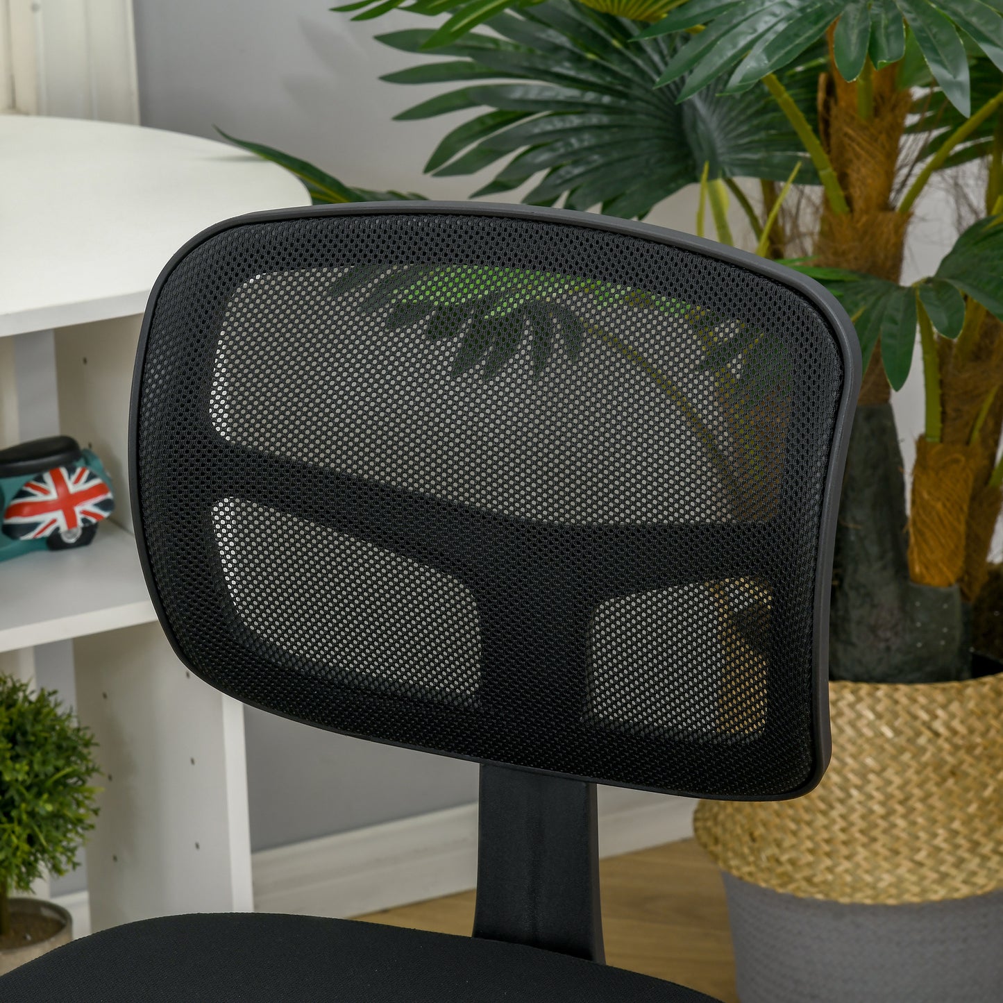 Vinsetto Small Office Chair without Arms, Ergonomic Swivel Mesh Desk Chair with Curved Back and Wheels, Height Adjustable, for Home Vanity Computer Dressing Table Study Bedroom, Holds Up to 120 kg