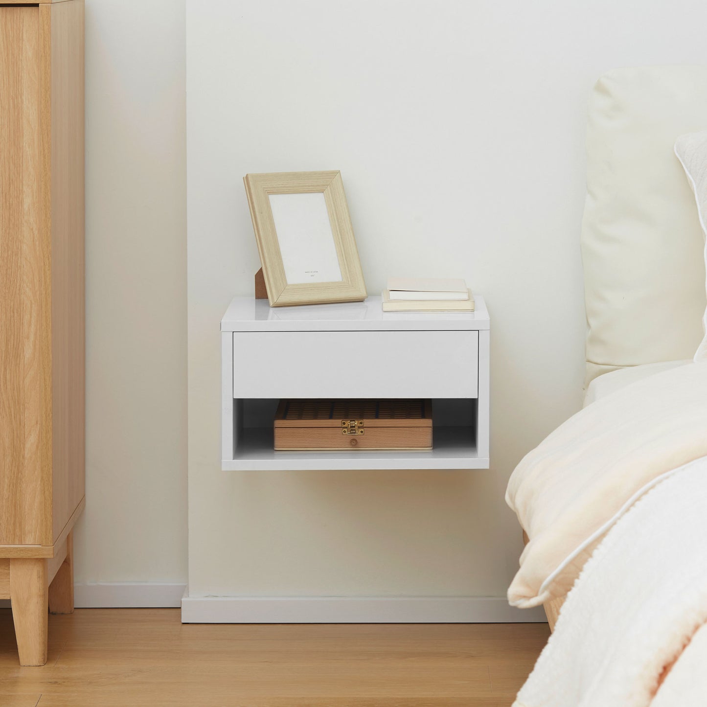 HOMCOM Set of Two Floating Bedside Tables - High Gloss White