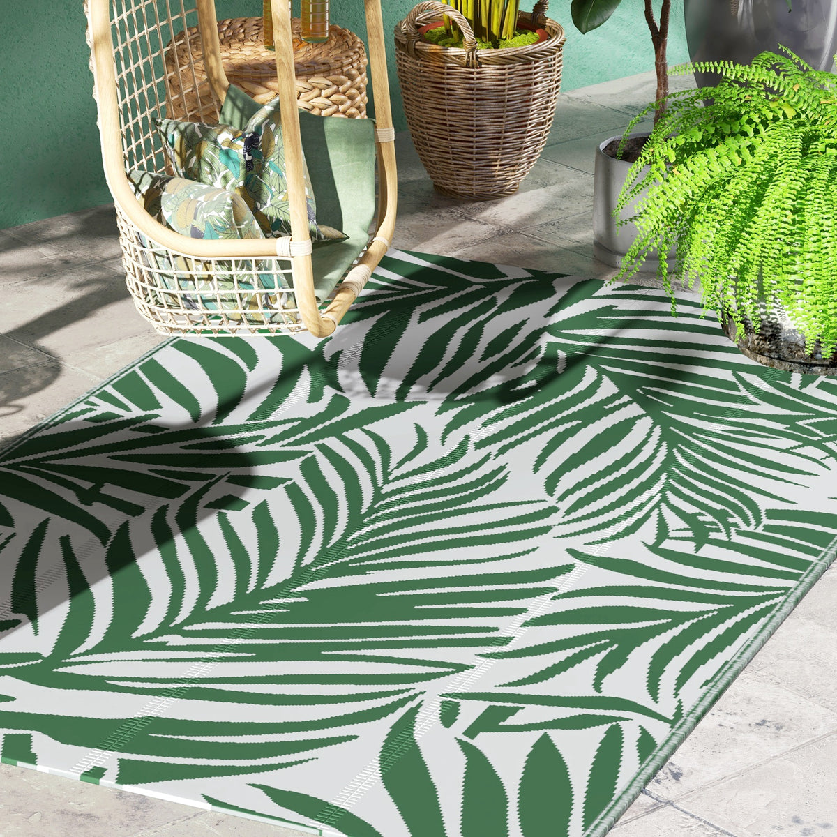 Outsunny Outdoor Rug Reversible Mat Plastic Straw Rug Portable RV Camping Mat for Garden Deck Picnic Indoor, 152 x 243 cm (5 x 8 ft), Green & White
